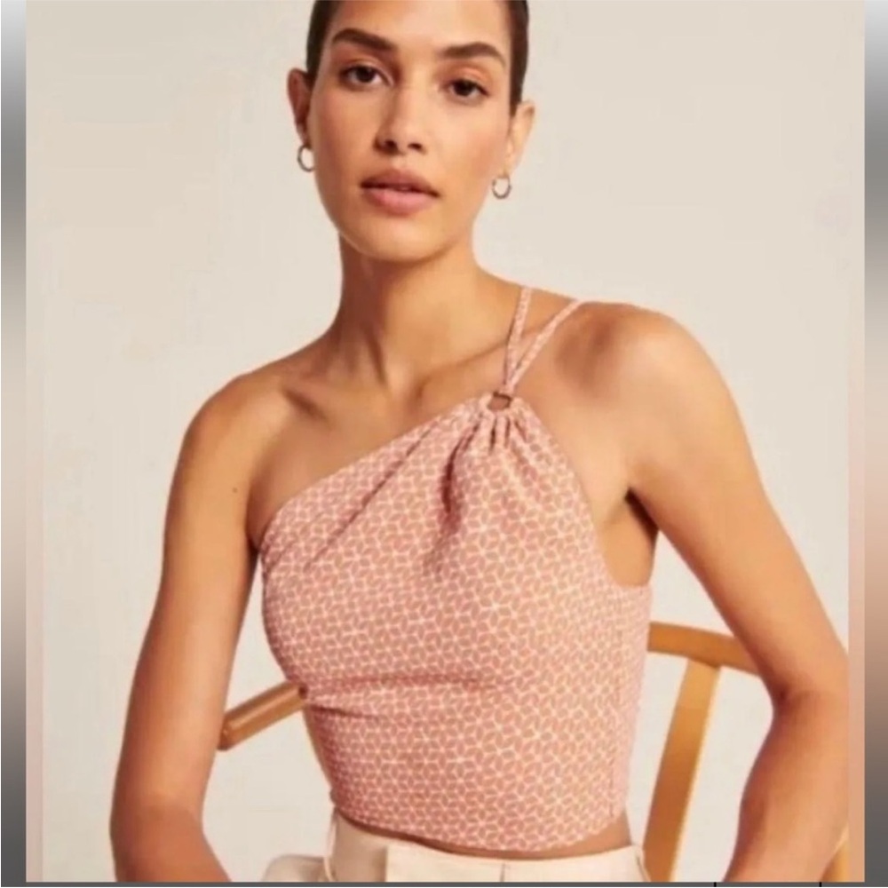 🍑 ABERCROMBIE & FITCH One-Shoulder Top